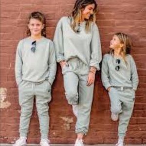 ABERCOMBIE &FITCH THE SISTER STUDIOS COLLECTION SWEATSHIRT AND SWEATPANTS- SET
